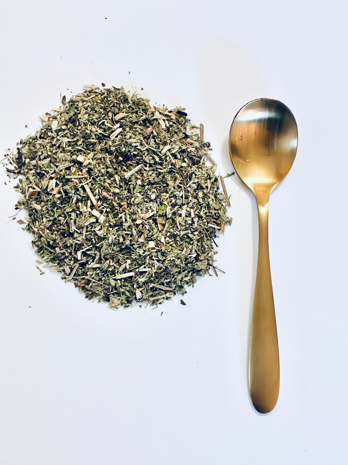 Ritual & Rich abundance tea blend with a gold spoon